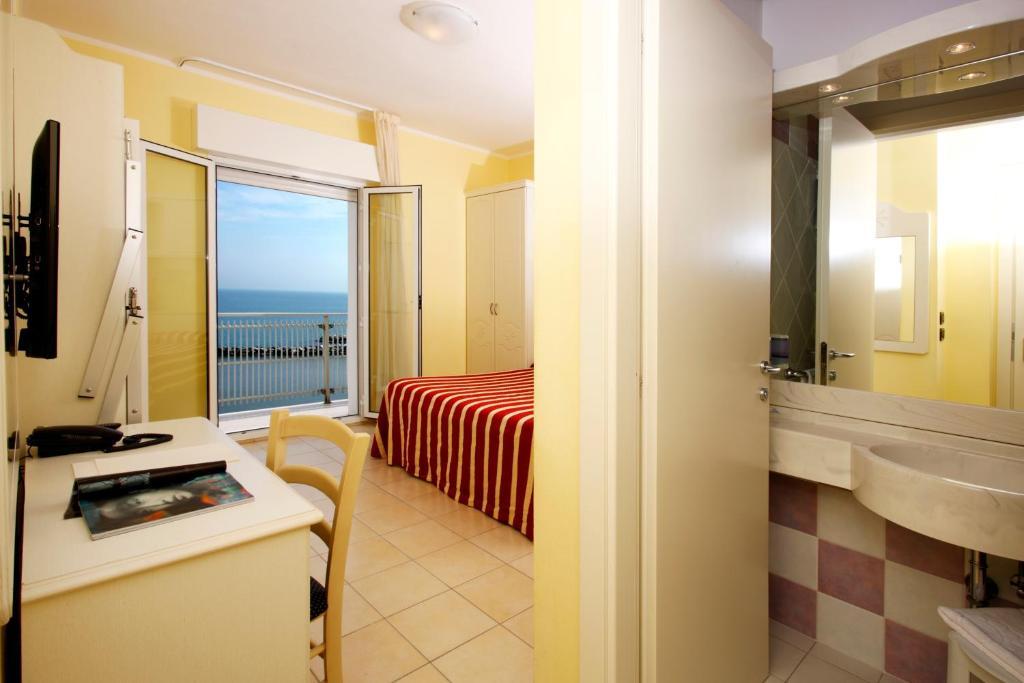 Hotel Baia Rimini Zimmer foto